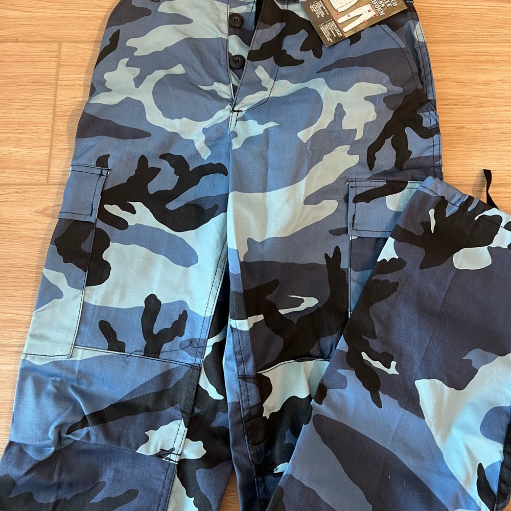 Blue Rothco cargo camo pants - Picture 3 of 3